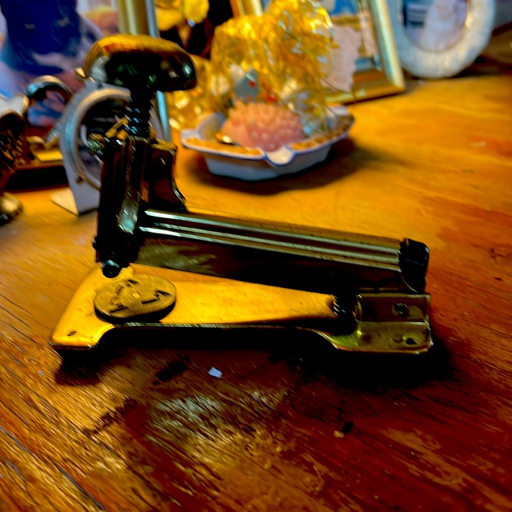 Solid brass vintage stapler - Picture 2 of 11